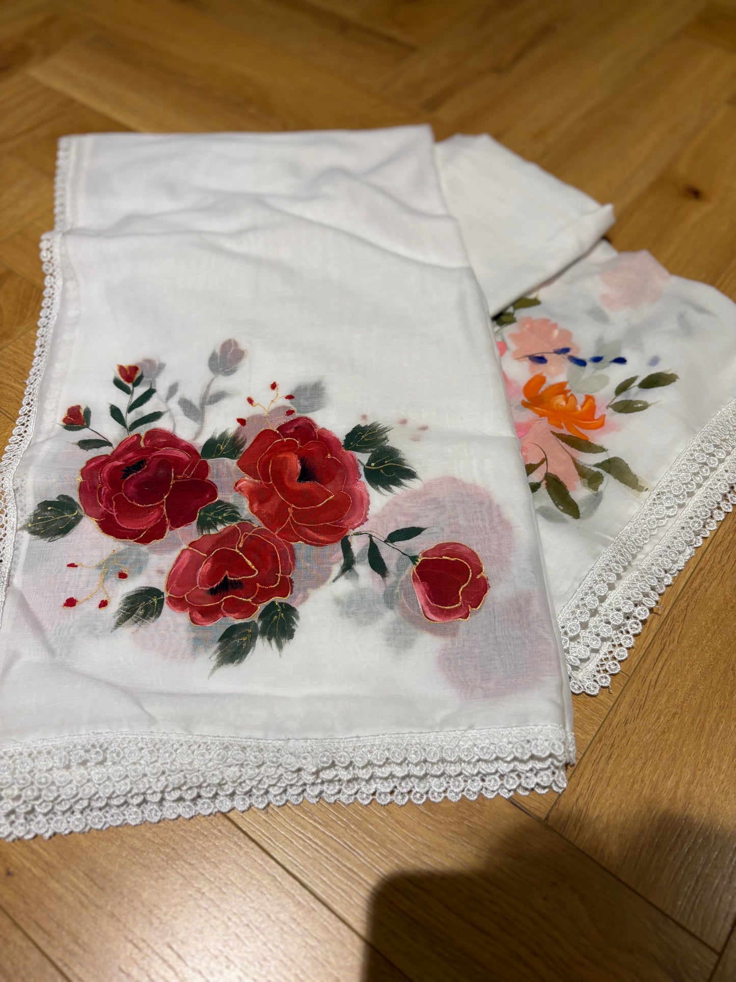 White Cotton mulmul dupatta with lace
